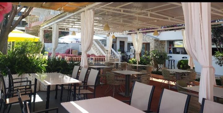 Fjora Rooms Sarandë Eksteriør billede